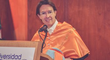 Fernando Landeros recibe doctorado Honoris Causa en Humanidades