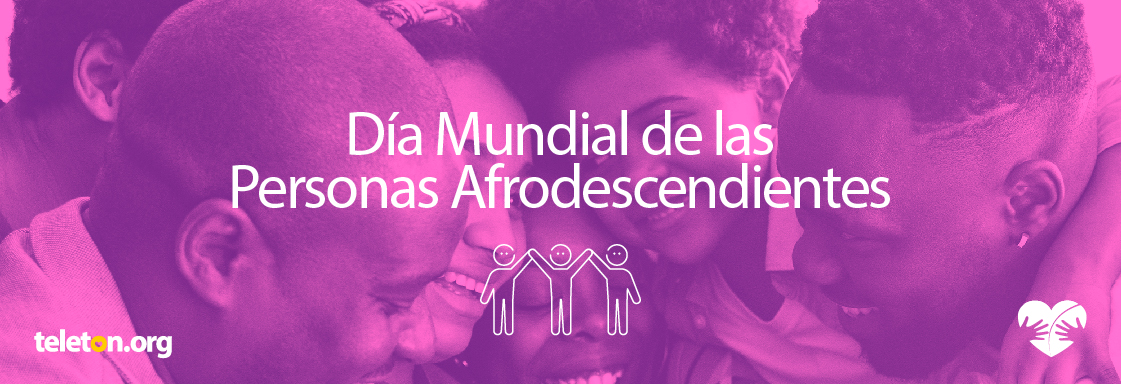 Foto con filtro rosado de cuatro personas afrodescendientes abrazándose y encima el texto en blanco que dice Día Mundial de las Personas Afrodescendientes